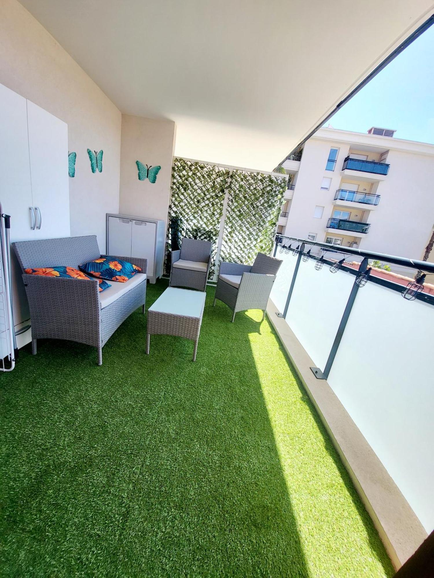 Beau Studio, Terrasse, Proche Tramway Apartment